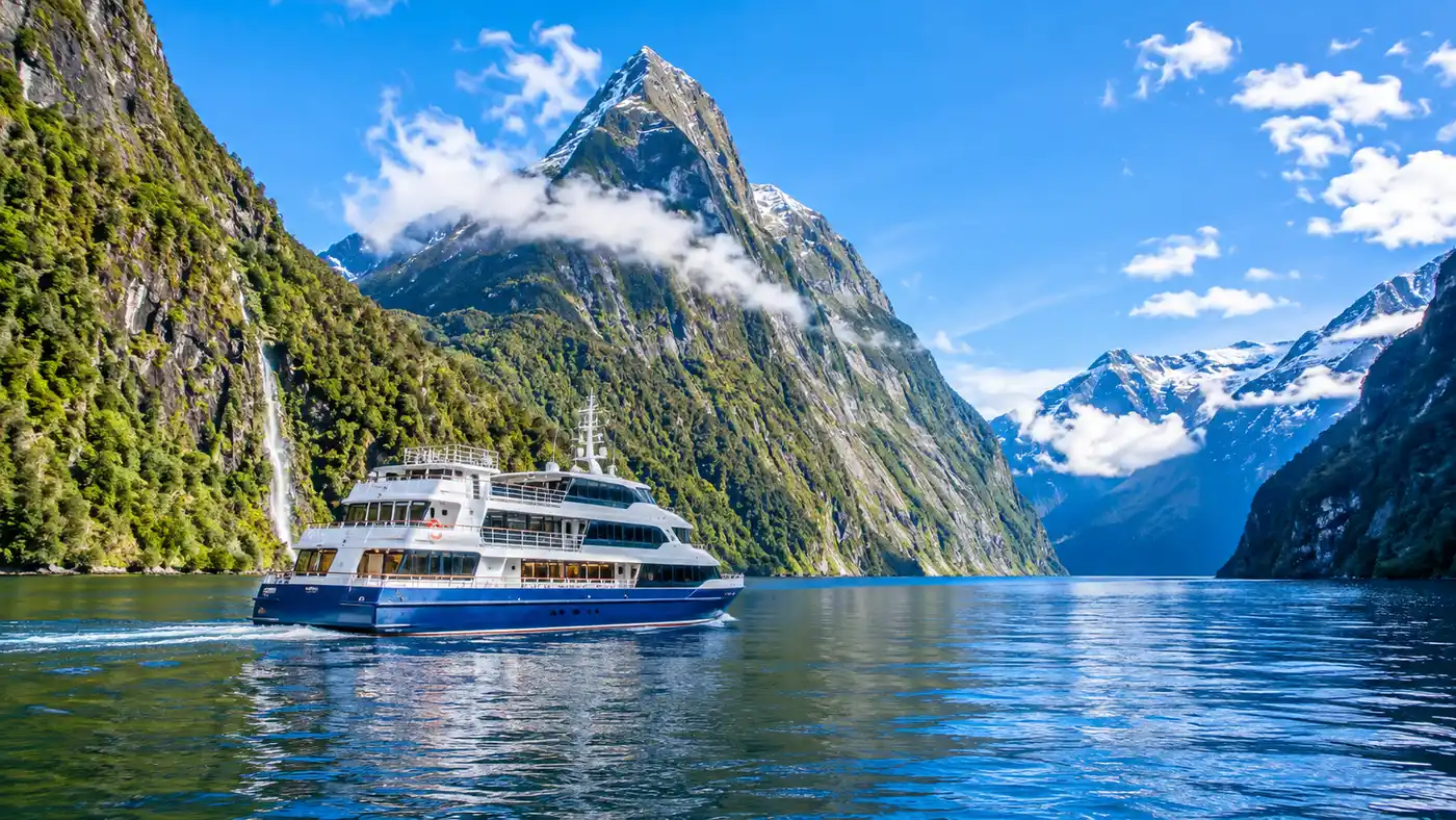 Milford Sound Day Cruise vs Overnight Cruise